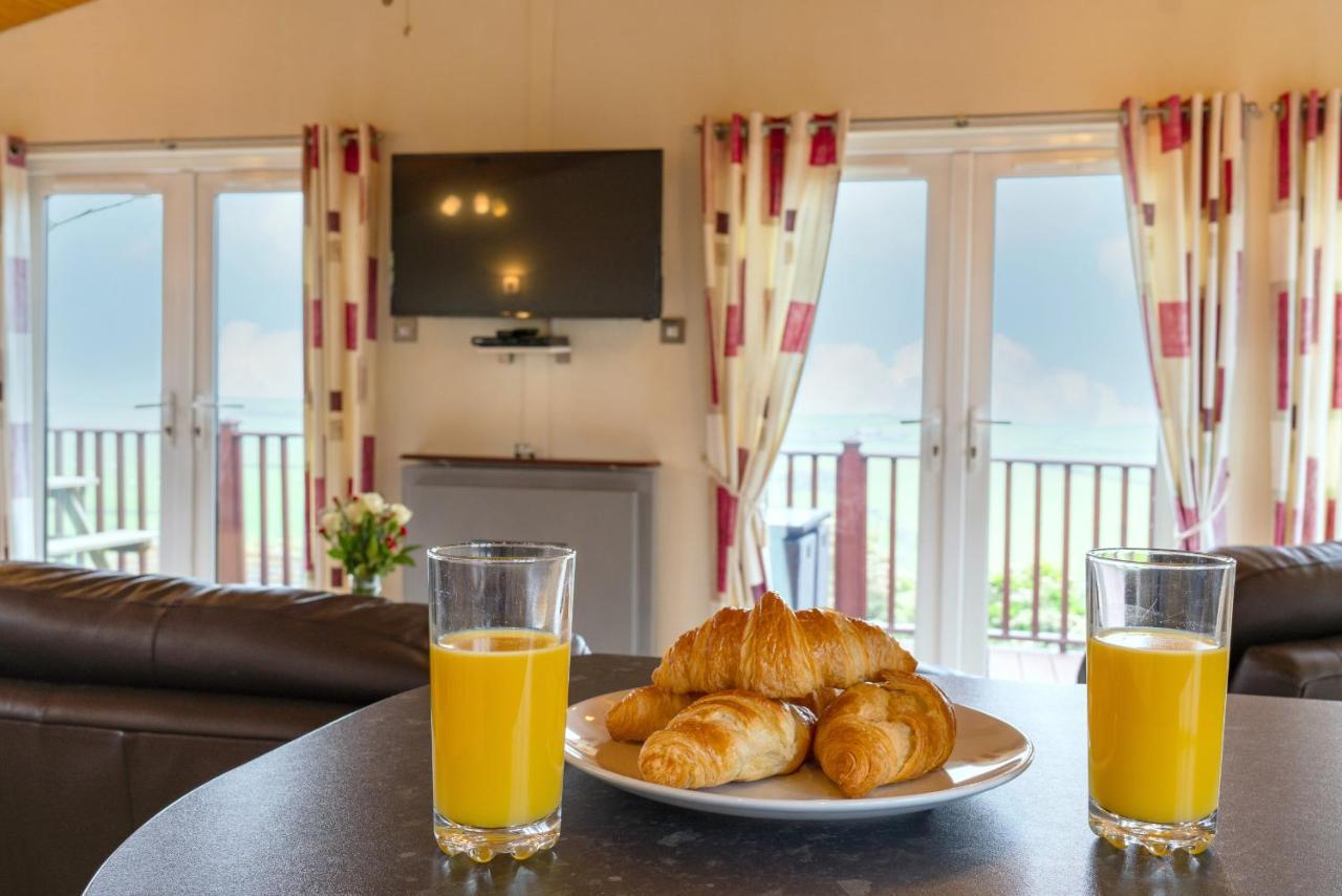 Finest Retreats - Whitsand Bay Lodge Торпойнт Екстериор снимка